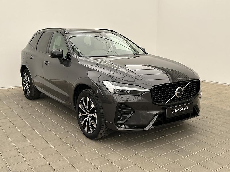 Volvo XC60 2.0  B4 4x4 PLUS  Black - fotka 8 z 32