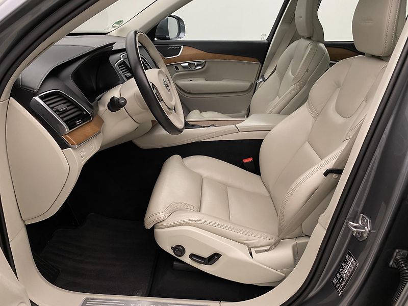 Volvo XC90 D5 AWD INSCRIPTION REZERVACE - fotka 3 z 54