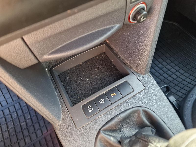 Volkswagen Caddy MAXI 1,6TDI 7MÍST JAKO-O - fotka 15 z 22