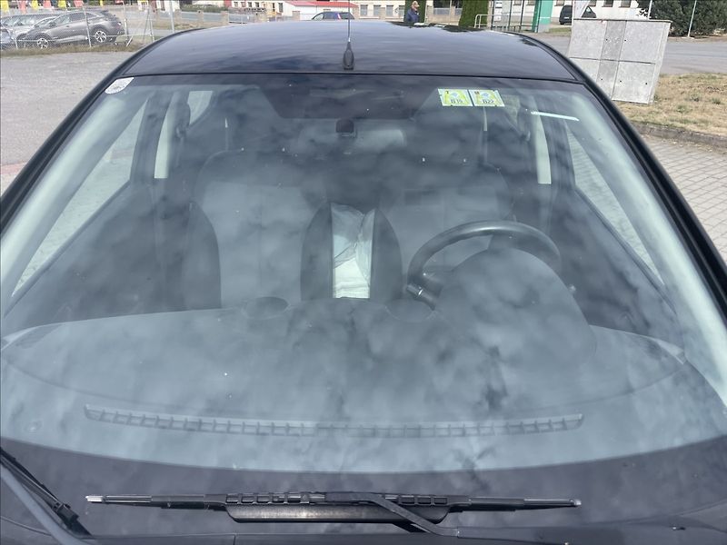 Mazda 2 1,4 i 55kw Klima ABS po STK - fotka 22 z 29