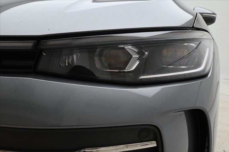 Volkswagen Passat 2,0 TDI 110 kW DSG Business Zá - fotka 31 z 33