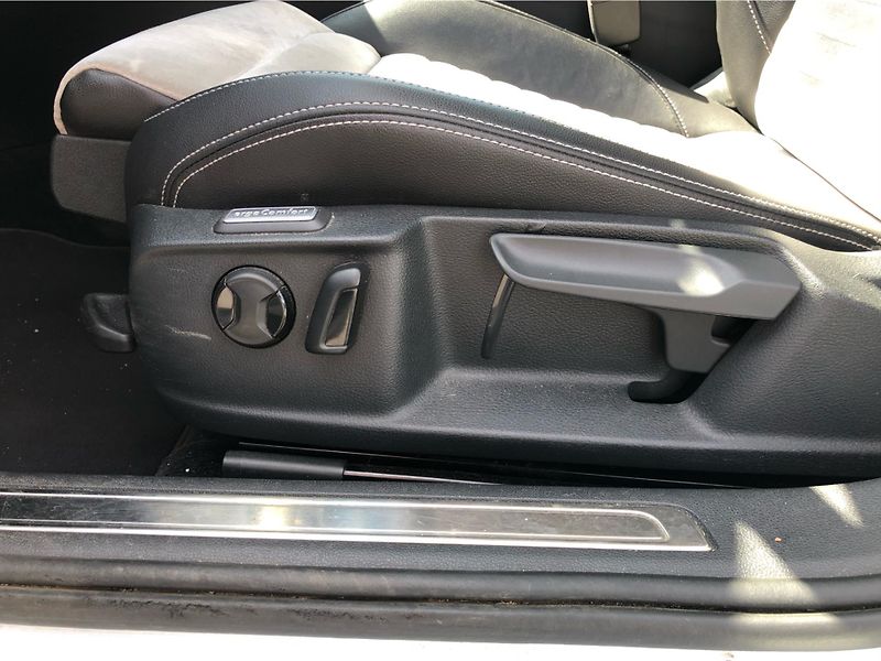 Volkswagen Passat Variant 2.0 TDi 4-Motion HIGHL - fotka 27 z 29