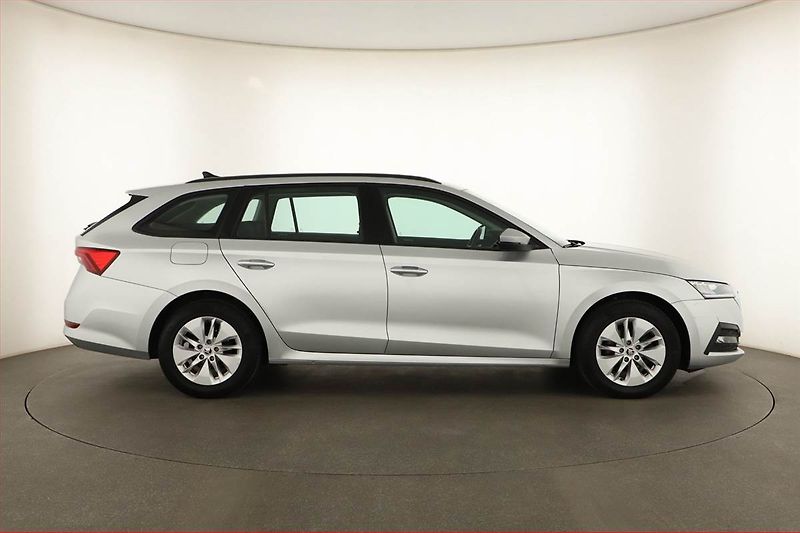 Škoda Octavia (2022) Ambition 2.0 TDI, ČR,1.maj - fotka 6 z 17