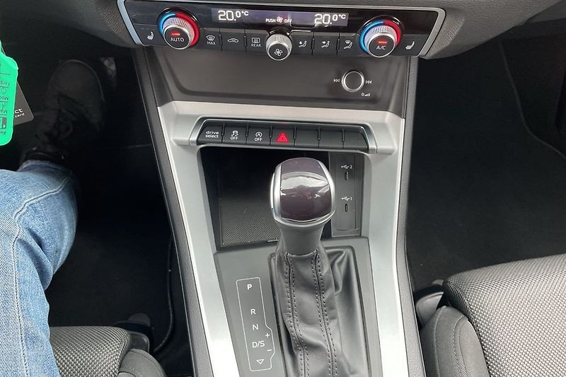 Audi Q3 35TFSI S Tronic Cockpit LED AC - fotka 13 z 15