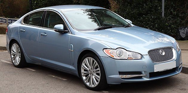 Jaguar XF patří do kategorie výkonných luxusních sportovních sedanů. Na snímku Jaguar XF Premium Luxury V6 Automatic 3.0 Front., zdroj: Wikimedia Commons, Vauxford, CC BY-SA 4.0