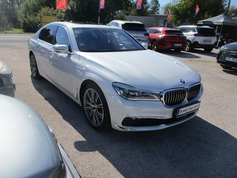 BMW Řada 7 (2016) 750i xDrive - fotka 2 z 13
