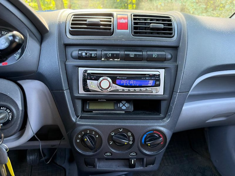 Kia Picanto (2008) 1.0 / 45kW - fotka 10 z 12