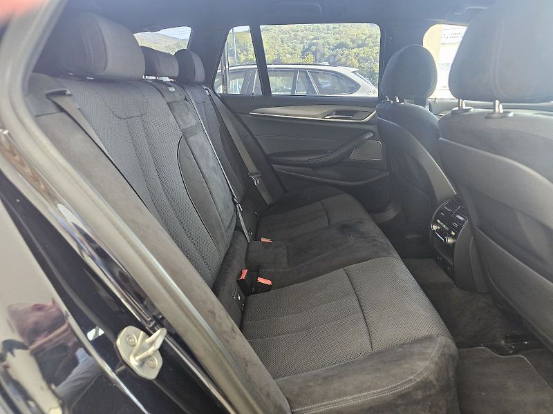 BMW Řada 5 540d xDrive - fotka 12 z 26