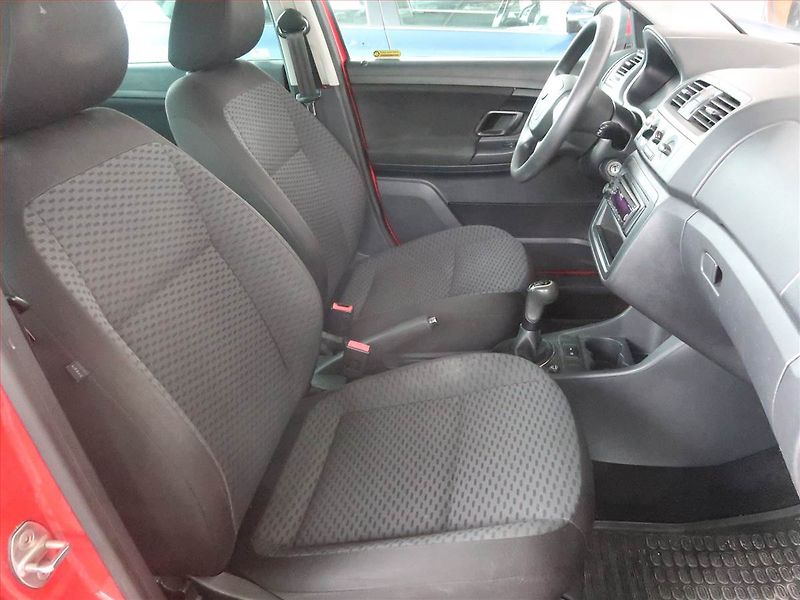 Škoda Fabia (2010) 1.2, rezervace - fotka 9 z 12