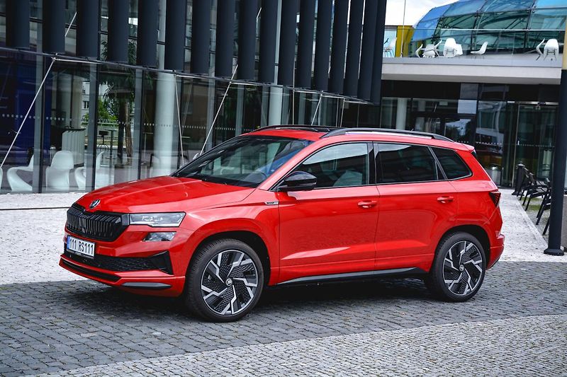 Škoda Karoq (2023) Sportline Exclusive 2,0 TSI 14 - fotka 1 z 37