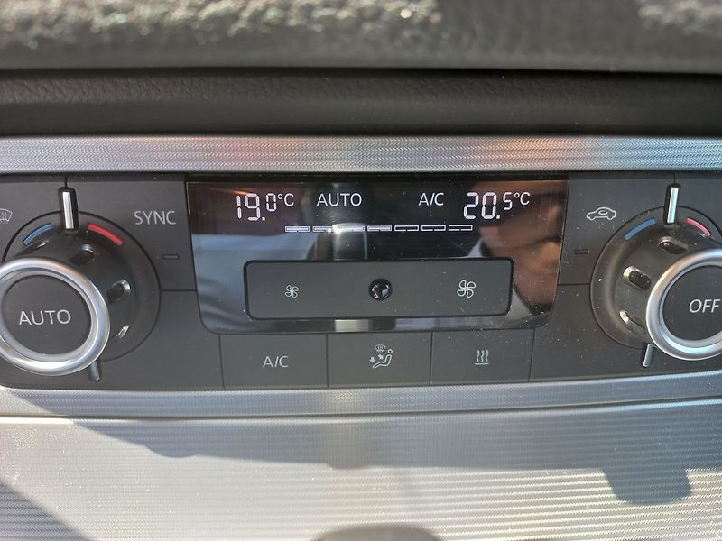Volkswagen Touareg R-Line 4,2 V8 TDi 4motion - fotka 10 z 15