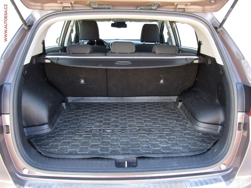 Kia Sportage (2019) 1.6 CRDi, ČR, Exclusive - fotka 7 z 17