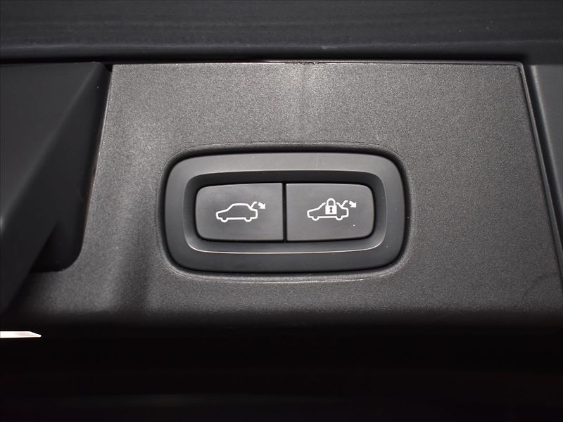Volvo V90 2,0 D5 AWD CC PRO - fotka 13 z 28