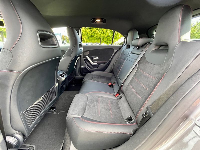 Mercedes-Benz Třídy A 180 Linie AMG - fotka 11 z 23