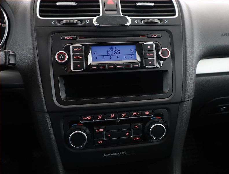 Volkswagen Golf (2010) 1.4 TSI, po STK, dobrý stav - fotka 9 z 16