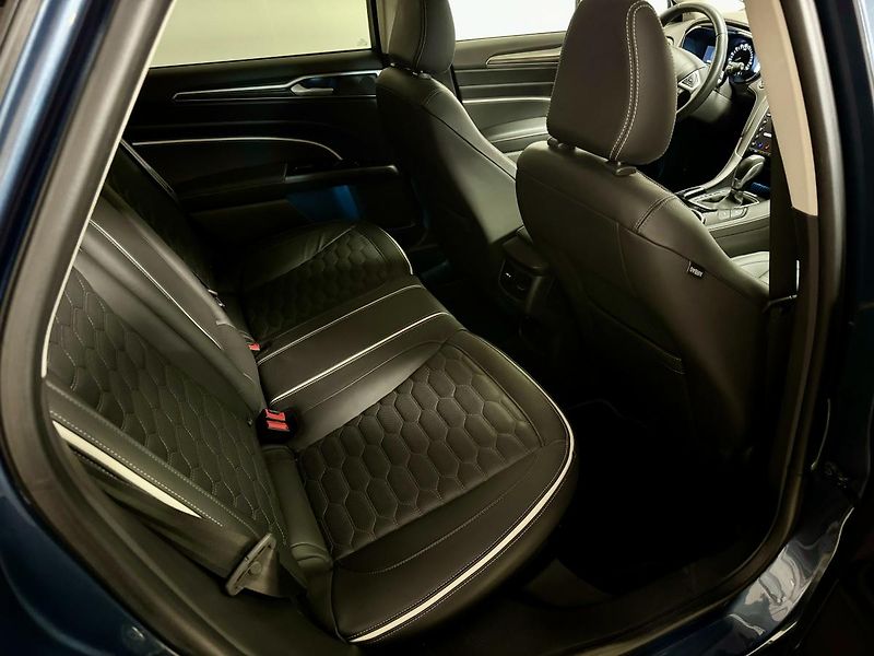 Ford Mondeo (2020) 2.0 187ps Hybrid ecvT VIGNALE  - fotka 32 z 40