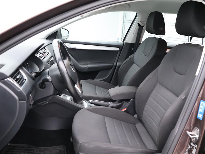 Škoda Octavia 2,0 TDI 110kW CZ Style Kessy - fotka 11 z 30