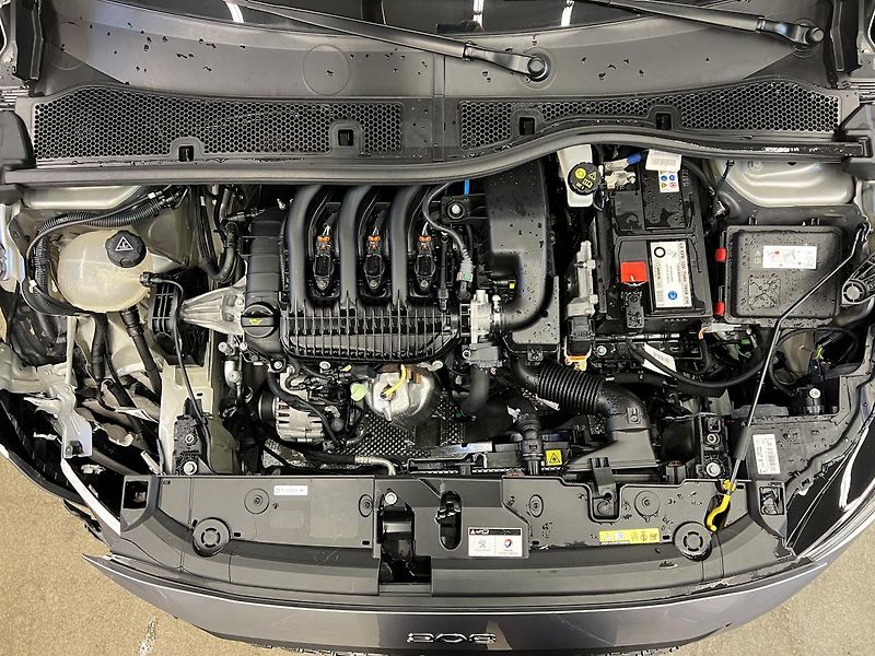 Peugeot 208 1.2l PURETECH 55 kW - fotka 18 z 19