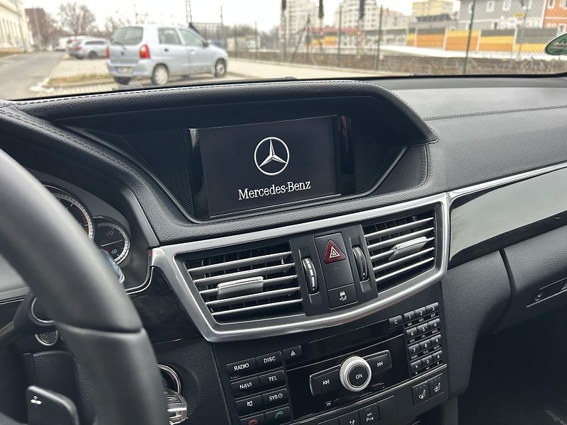 Mercedes-Benz Třídy E E350 CDI BlueEFFICIENCY 4Matic - fotka 12 z 45