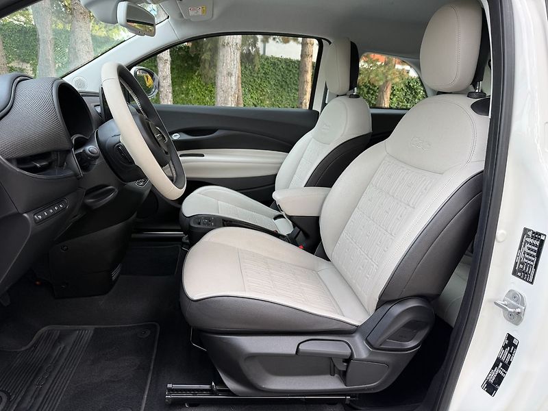 Fiat 500 LaPrima 42 kWh JBL - fotka 13 z 32