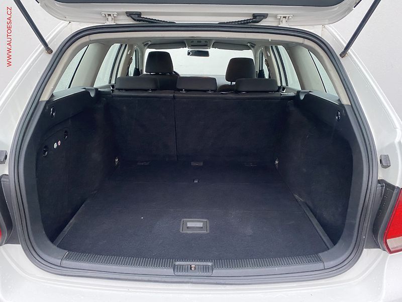 Volkswagen Golf (2010) 1.6 TDi, Trendline, AC - fotka 7 z 15