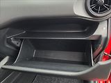 Hyundai i10 1,0 49KW vyhř. volat + sedadla - náhled 32