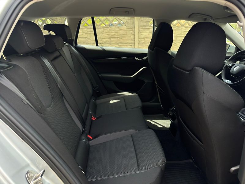 Škoda Octavia 2.0  1.MAJ.ČR NEHAVAR. ZÁRUKA - fotka 16 z 22