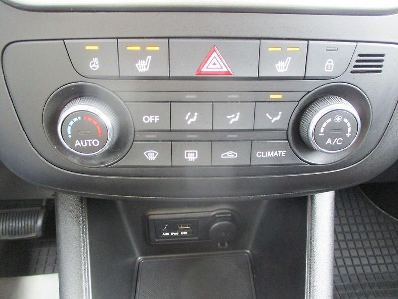 Kia Venga 1.6i 91kW AUTOMAT*NAVI*VÝHŘEV - fotka 18 z 50