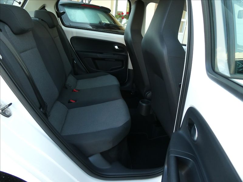 Volkswagen up! 1,0 MPi klima,serviska,2.maj. - fotka 26 z 45