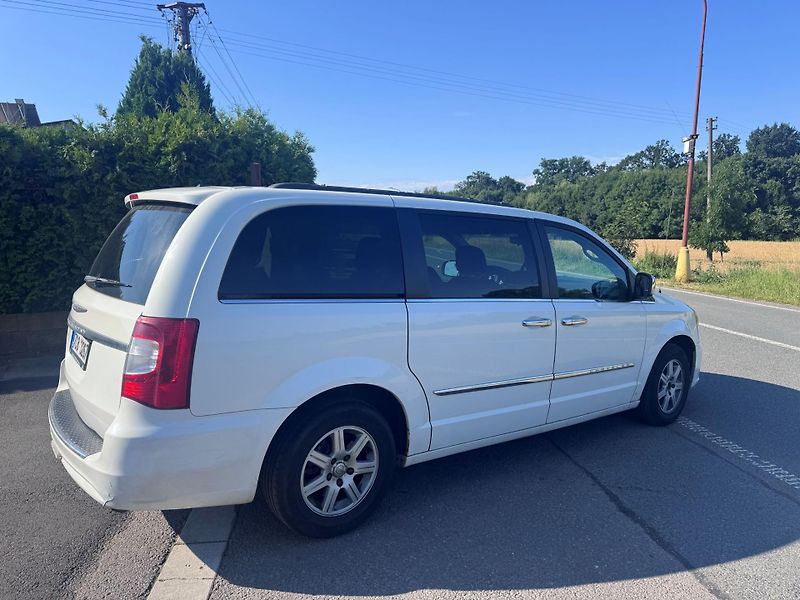 Chrysler Town & Country (2011) 3,6 V6 RT El dveře DO 2011 - fotka 4 z 18