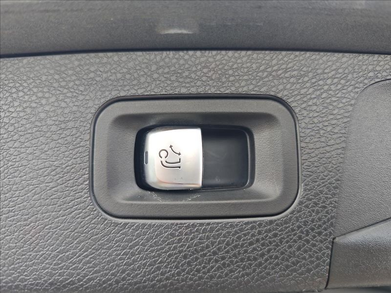Mercedes-Benz Třídy E 2,9 400d 4Matic 9G-Tronic - fotka 15 z 22