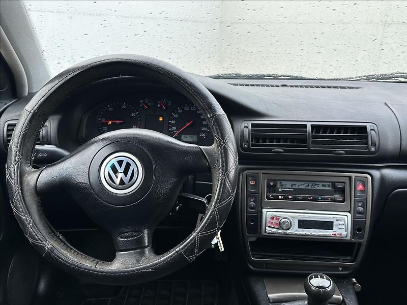 Volkswagen Passat 1,9 TDI  Aut klima Eko zaplace - fotka 16 z 27