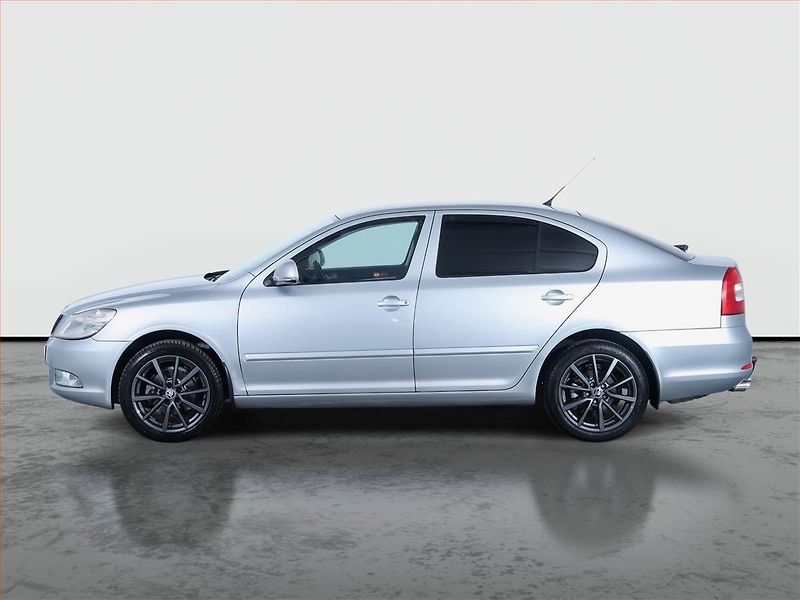 Škoda Octavia (2009) 1.6, Navi, Tempomat - fotka 3 z 17