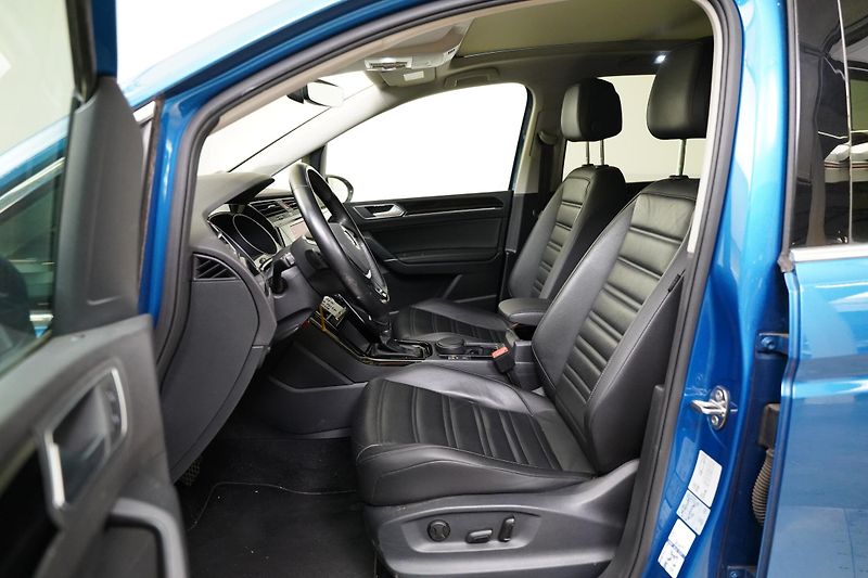Volkswagen Touran - fotka 5 z 6