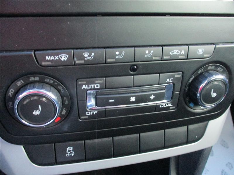 Škoda Yeti 1,2 TSI, serviska, aut. klima, - fotka 21 z 37