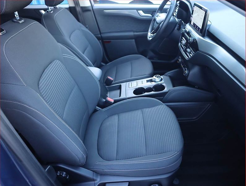 Ford Kuga (2021) Titanium 1.5 EcoBlue - fotka 9 z 20