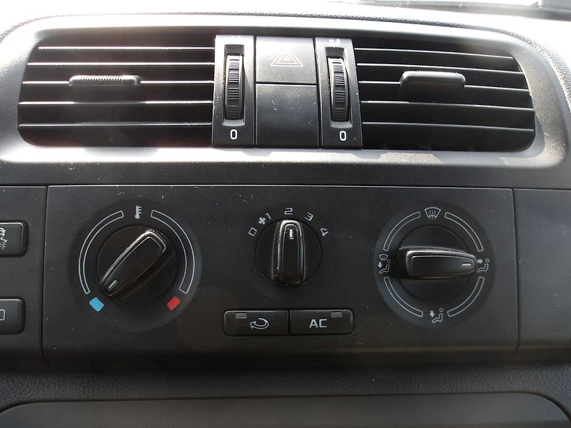 Škoda Fabia 1,4MPi 63kW KRASAVEC ! - fotka 24 z 25