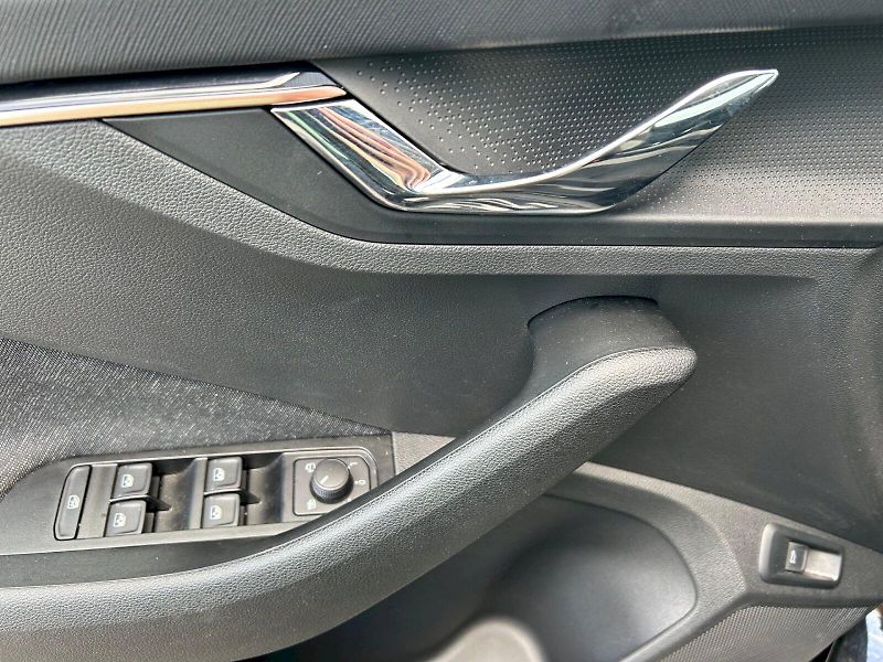 Škoda Scala (2025) Top Selection 1.5 TSI 110 kW D - fotka 14 z 35