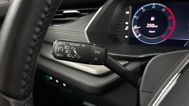 Škoda Octavia 2.0 TDI Ambition Combi - fotka 14 z 27