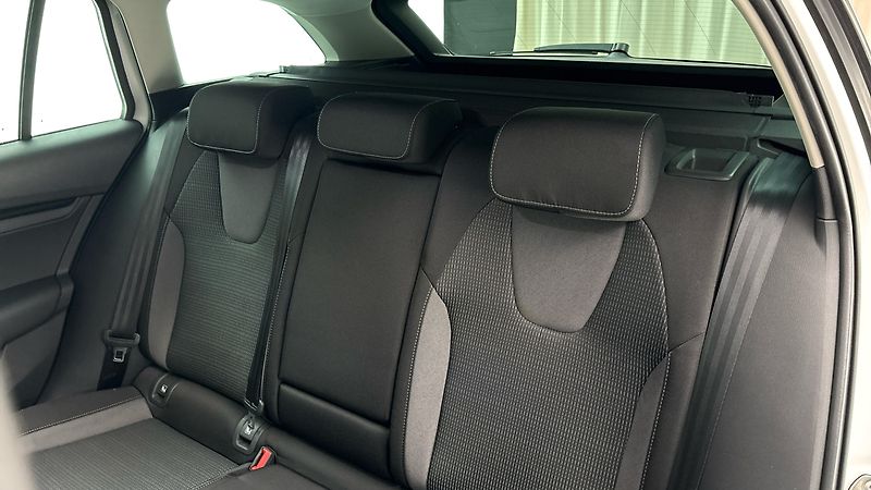 Škoda Octavia 2.0 TDI Ambition Combi - fotka 16 z 27