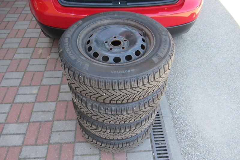 Volkswagen Golf 1.4i AUT. KLIMA NOVÉ ROZVODY - fotka 18 z 27