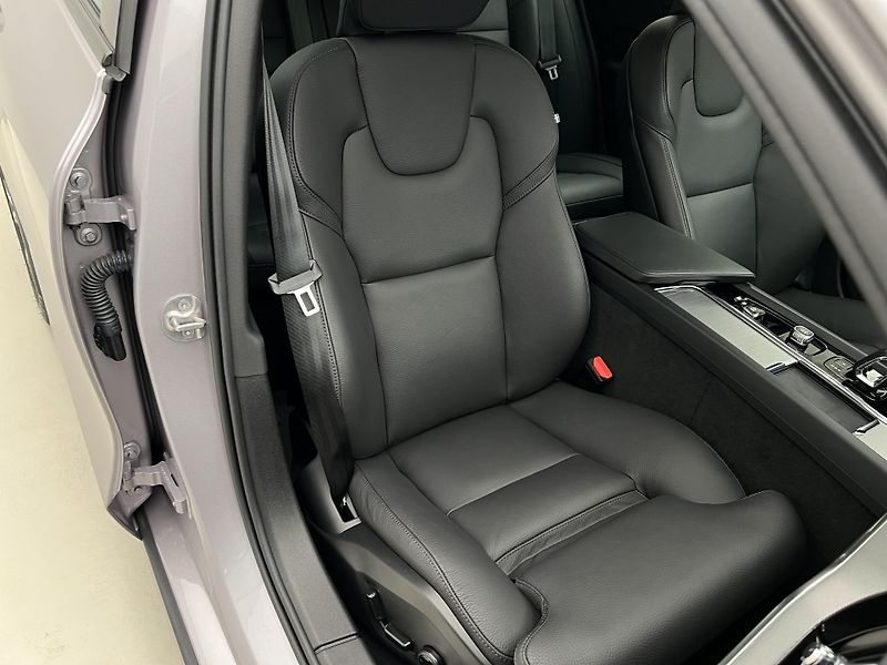 Volvo V60 B4 DARK PLUS 1. maj. - fotka 20 z 41