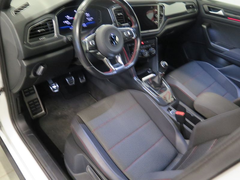 Volkswagen T-Roc (2020) 1.5TSI,klima,výhřev,2xkola - fotka 17 z 30