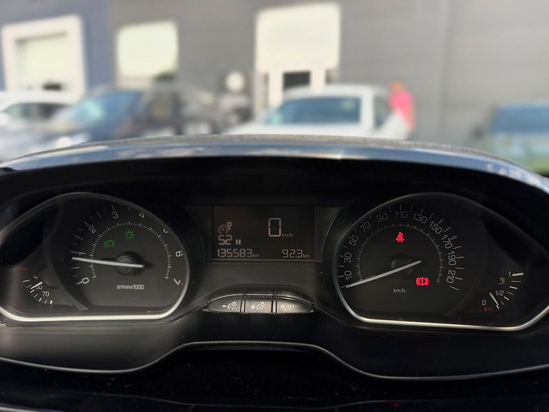 Peugeot 2008 Active 1.2PT 82 - fotka 3 z 26