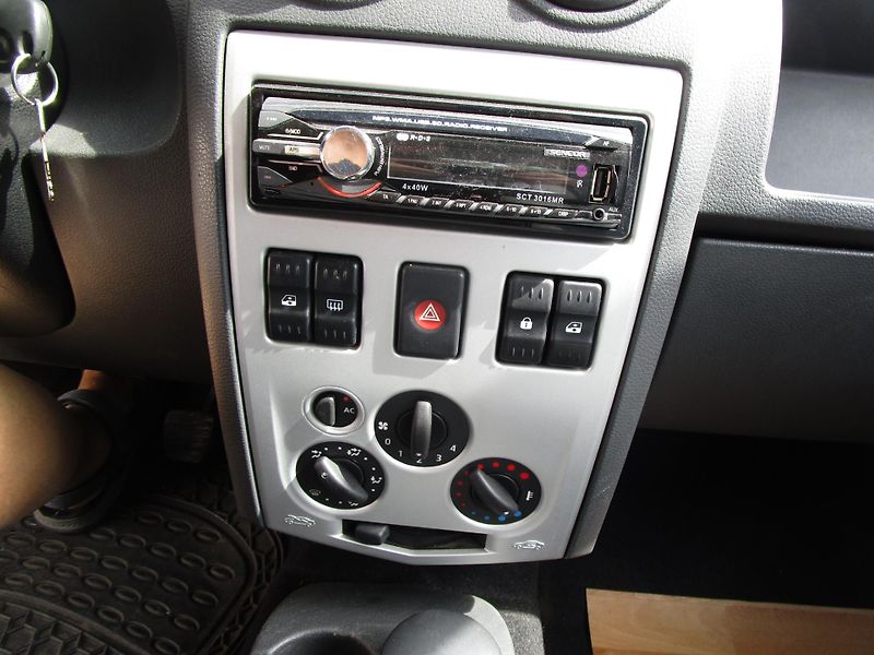 Dacia Logan 1,4-55W-KOUPENA V ČR - fotka 11 z 13