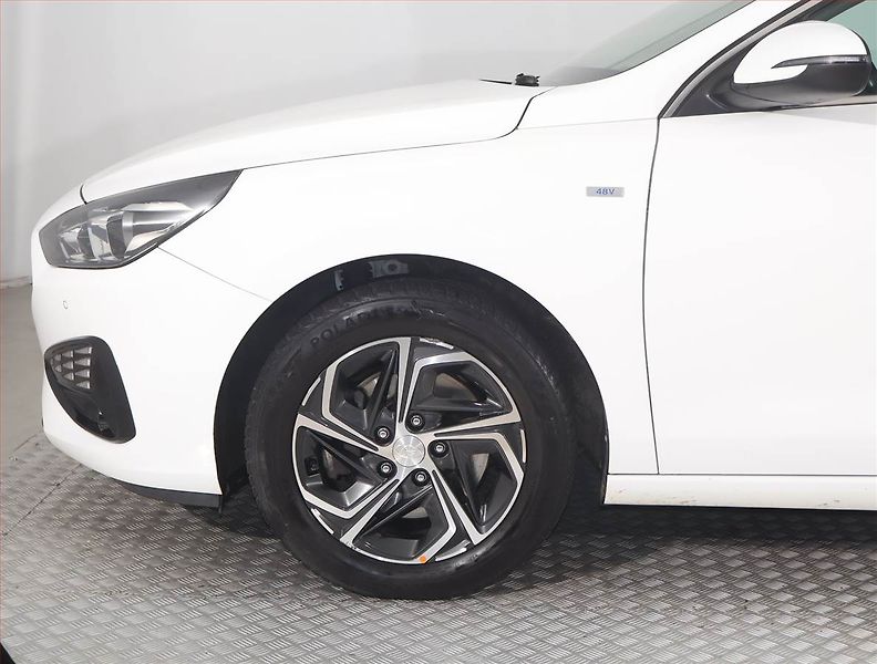 Hyundai i30 (2022) Family 1.5 T-GDI MHEV - fotka 14 z 15