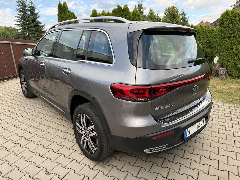 Mercedes-Benz EQB (2022) 300 4M, 7míst, Tažné, SOH 96% - fotka 3 z 12