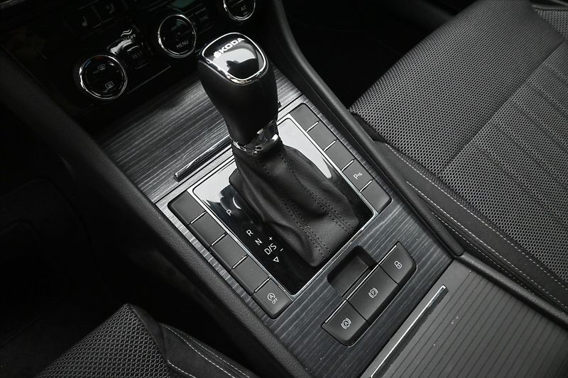 Škoda Superb 2,0 TDI 110kW DSG Style Záruka - fotka 16 z 24
