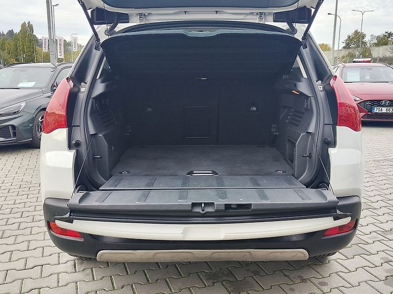 Peugeot 3008 2.0 HDI/110kW Premium - fotka 10 z 32