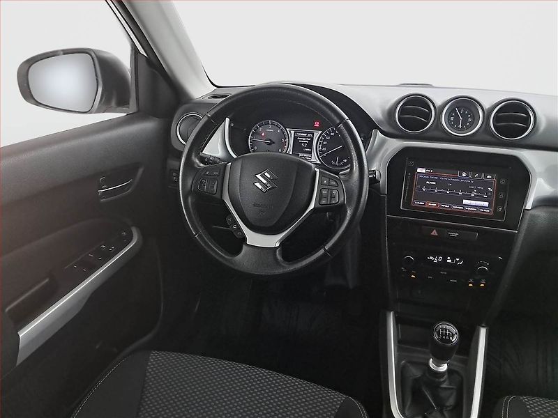Suzuki Vitara (2015) 1.6 DDiS, 4X4, Navi, Tempomat - fotka 7 z 19